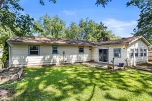 2305 Glenoak Dr, Champaign, IL 61821 - Photo 4