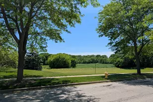 615 Wood Creek Dr, Antioch, IL 60002 - Photo 20