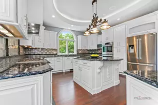 151 Palmer Cir, Vernon Hills, IL 60061 - Photo 14