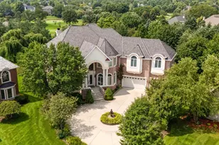 151 Palmer Cir, Vernon Hills, IL 60061 - Photo 2