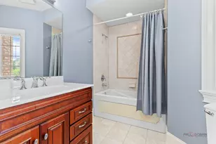 151 Palmer Cir, Vernon Hills, IL 60061 - Photo 32