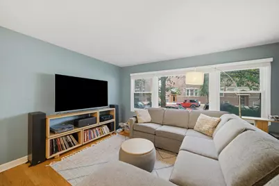 1903 W Sunnyside Avenue, Chicago, IL 60640 - Photo 8