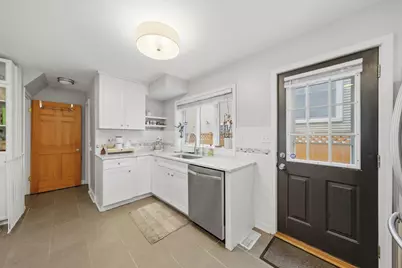 1903 W Sunnyside Avenue, Chicago, IL 60640 - Photo 12