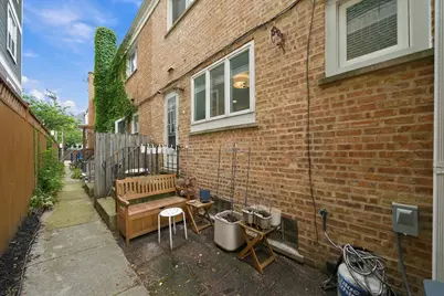 1903 W Sunnyside Avenue, Chicago, IL 60640 - Photo 24