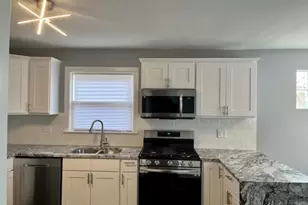 9334 S Paxton Ave, Chicago, IL 60617 - Photo 4