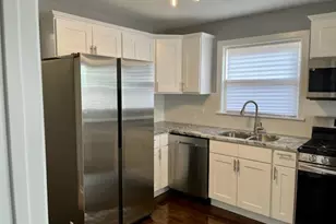 9334 S Paxton Ave, Chicago, IL 60617 - Photo 2