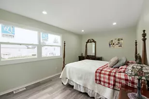 1301 N Glen Cir, Aurora, IL 60506 - Photo 10