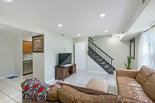 1301 N Glen Cir, Aurora, IL 60506 - Photo 4