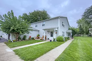 1301 N Glen Cir, Aurora, IL 60506 - Photo 2