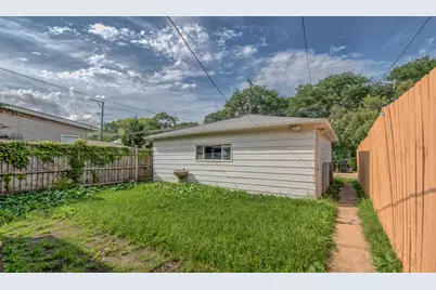 3110 W Jarvis Avenue, Chicago, IL 60645 - Photo 14