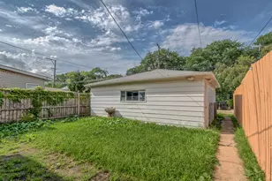 3110 W Jarvis Ave, Chicago, IL 60645 - Photo 14