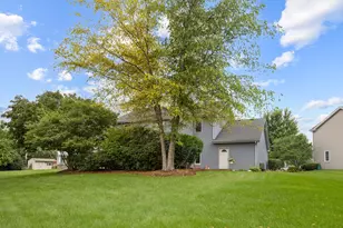 2877 Sarah Ct, Elgin, IL 60124 - Photo 4