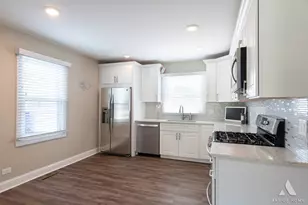 11655 S Nagle Ave, Worth, IL 60482 - Photo 10
