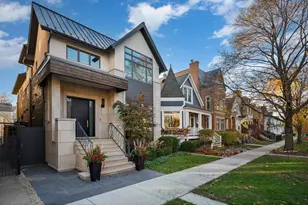 2107 W Bradley Pl, Chicago, IL 60618 - Photo 2