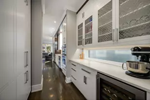 2107 W Bradley Pl, Chicago, IL 60618 - Photo 10