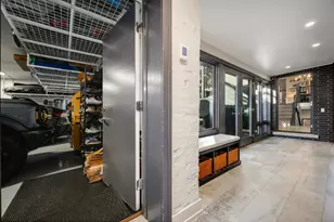 2107 W Bradley Pl, Chicago, IL 60618 - Photo 30