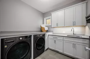2107 W Bradley Pl, Chicago, IL 60618 - Photo 44