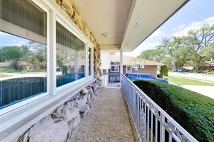 10013 Hope Dr, Rosemont, IL 60018 - Photo 4