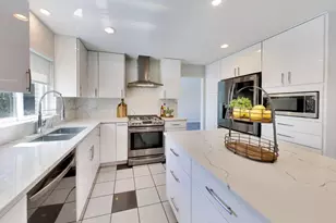 10013 Hope Dr, Rosemont, IL 60018 - Photo 14