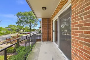2210 S Goebbert Rd, Arlington Heights, IL 60005 - Photo 24