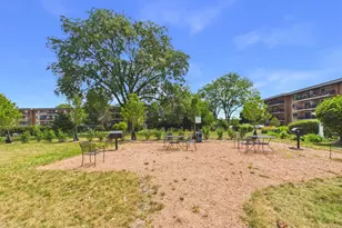 2210 S Goebbert Rd, Arlington Heights, IL 60005 - Photo 40