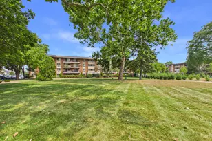 2210 S Goebbert Rd, Arlington Heights, IL 60005 - Photo 44
