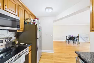 2210 S Goebbert Rd, Arlington Heights, IL 60005 - Photo 16