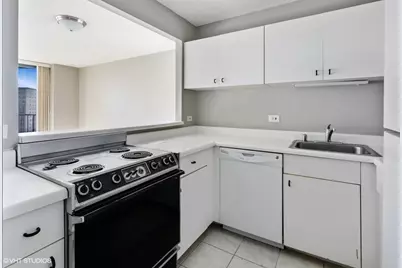 3660 N Lake Shore Drive #2407, Chicago, IL 60613 - Photo 6
