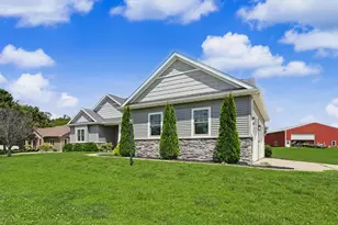 100 Weldon Springs Rd, Monticello, IL 61856 - Photo 4