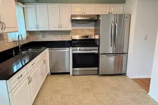 1916 Capital Ct, Schaumburg, IL 60193 - Photo 8