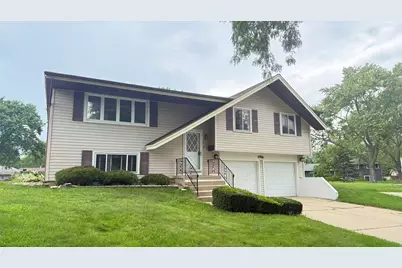 1916 Capital Court, Schaumburg, IL 60193 - Photo 2