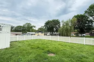 1916 Capital Ct, Schaumburg, IL 60193 - Photo 30