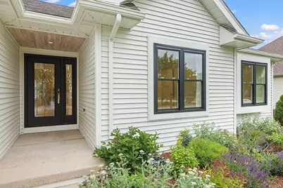 1004 Golden Avenue, Woodstock, IL 60098 - Photo 2