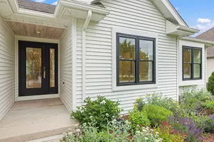 1004 Golden Ave, Woodstock, IL 60098 - Photo 2