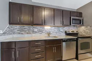 1355 N Sandburg Terrace, Chicago, IL 60610 - Photo 8