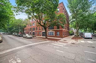 1249 W Roscoe St, Chicago, IL 60657 - Photo 16