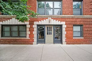 1249 W Roscoe St, Chicago, IL 60657 - Photo 2