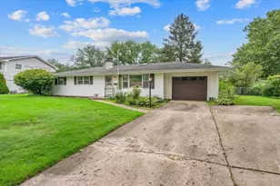 933 Carol Ave, Elgin, IL 60123 - Photo 2