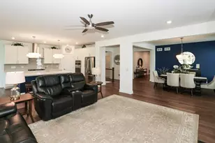 10240 Amos St, Huntley, IL 60142 - Photo 8