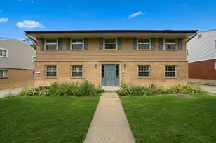 625 Westmoreland Dr, Vernon Hills, IL 60061 - Photo 1