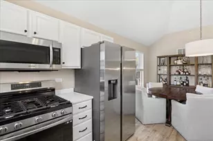 1116 Kensington Dr, Northbrook, IL 60062 - Photo 8