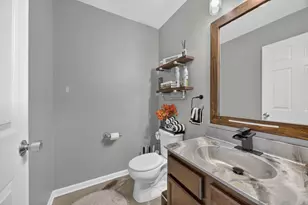 594 Camellia Ave, Aurora, IL 60505 - Photo 22