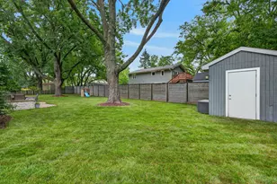 2S465 Barclay Pl, Glen Ellyn, IL 60137 - Photo 32