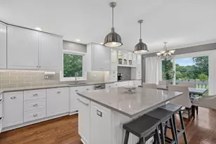 2S465 Barclay Pl, Glen Ellyn, IL 60137 - Photo 6
