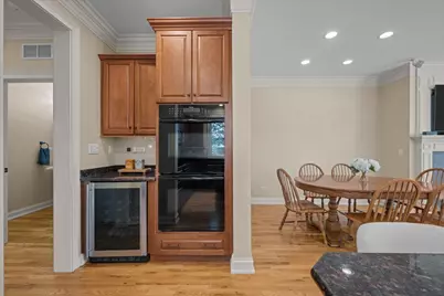 301 Brownstone Drive, Saint Charles, IL 60174 - Photo 10