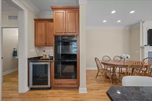 301 Brownstone Dr, Saint Charles, IL 60174 - Photo 10