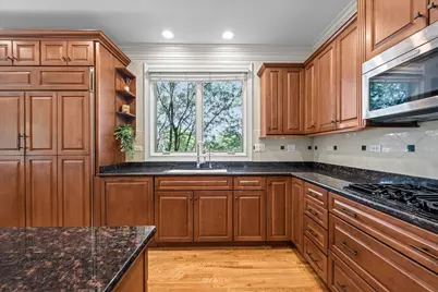 301 Brownstone Drive, Saint Charles, IL 60174 - Photo 8