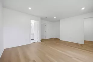 8612 S Burnham Ave, Chicago, IL 60617 - Photo 10