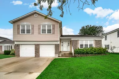 121 Fleetwood Drive, Glendale Heights, IL 60139 - Photo 1