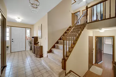 121 Fleetwood Drive, Glendale Heights, IL 60139 - Photo 2